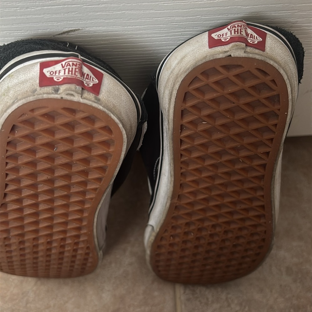 Vans - Picture 3 of 4
